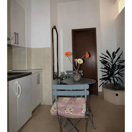Beautiful Studio In Apartment